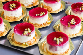 Sanniti Pistachio Crumble spice aroma enhances desserts.