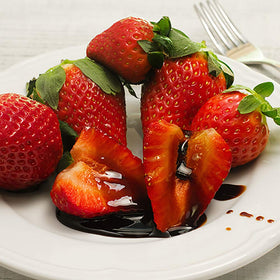 Sanniti Saba dessert plate featuring glossy glaze and refined presentation