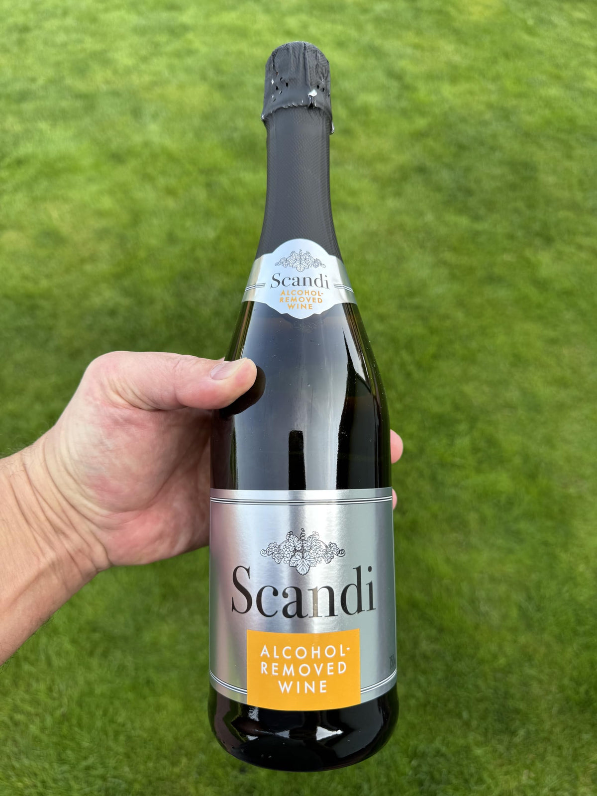 SCANDI BRUT gift-ready bottle presented for special occasions.