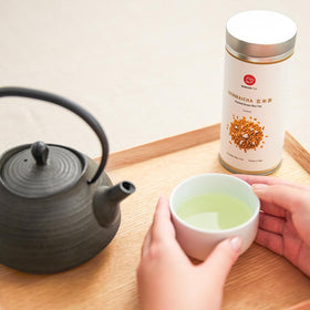 Senbird Genmaicha hot cup pour with inviting steam