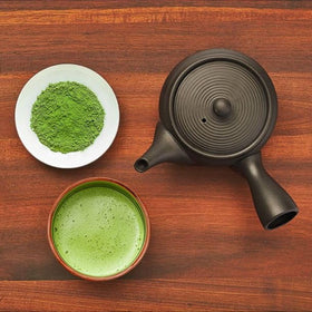 Senbird whole tea leaf powder emphasizes full-leaf content for versatile use.