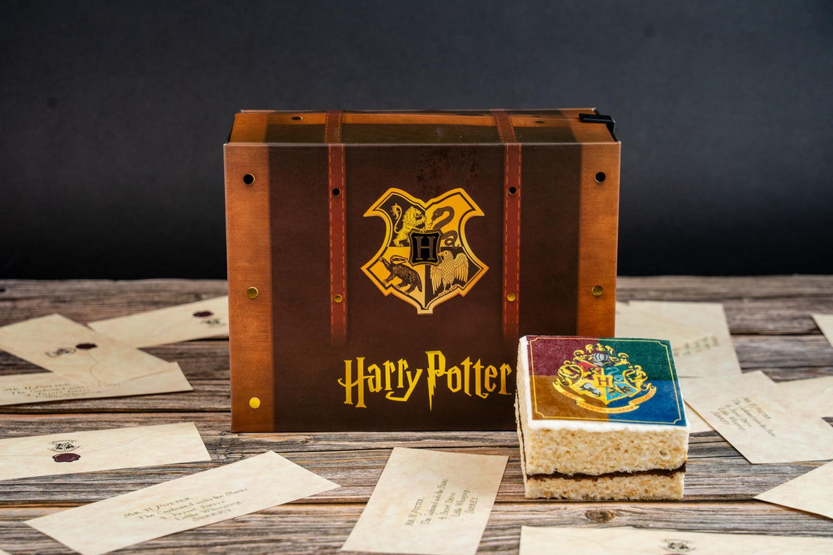 Send A Cake fully assembled magical box—unbox-and-smile moment.