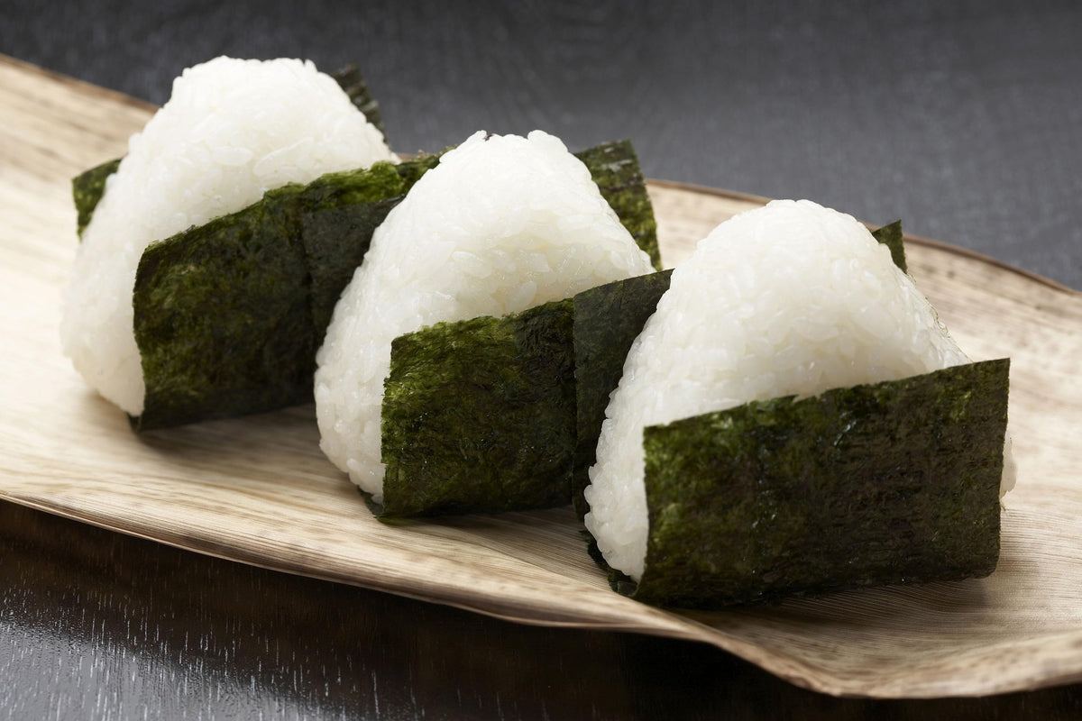Aromatic Shinmei Sanchi Gensen HITOMEBORE fragrance enhances meals.