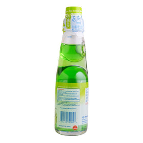 Shirakiku Ramune Melon 6.76 oz bottle served with ice for a refreshing option.