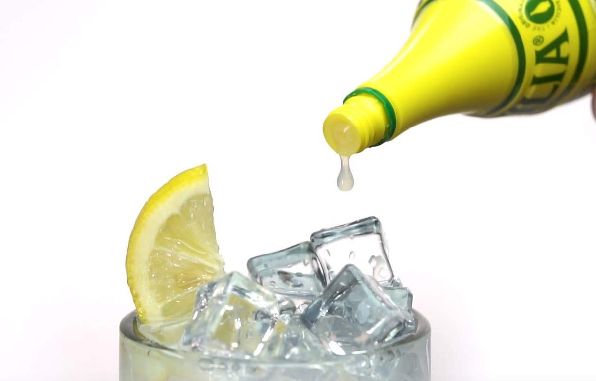 Sicilia Lemon Juice with baking and seafood visuals signals fresh, ready-to-use flavor.