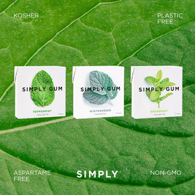 SIMPLY Gum chicle texture macro emphasizes natural chewing base.