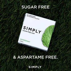 SIMPLY Gum daily-use scene shows convenient six-pack in bag.