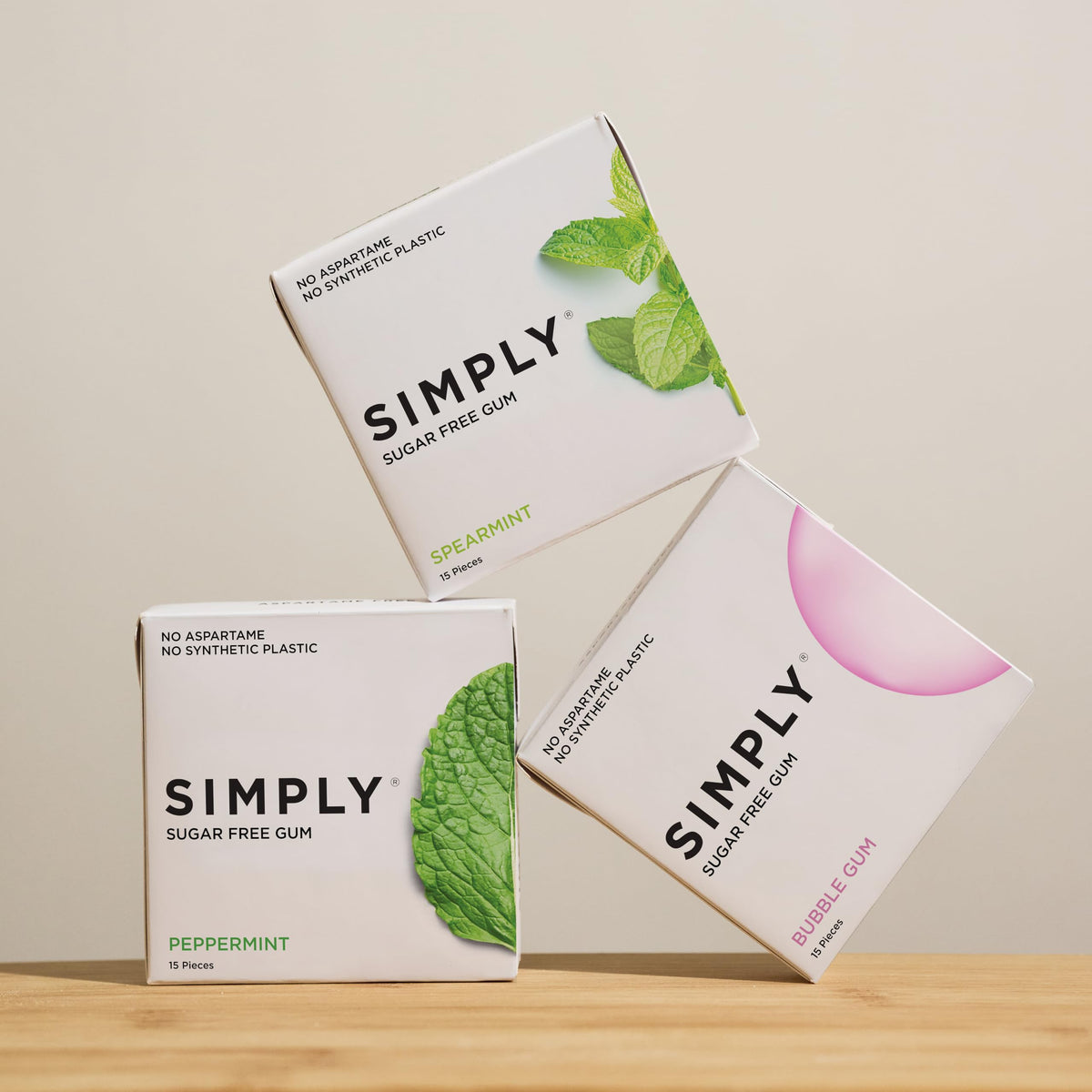 Simply Gum peppermint pack close-up emphasizing refreshing breath and plastic-free chew