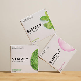 Simply Gum peppermint pack close-up emphasizing refreshing breath and plastic-free chew