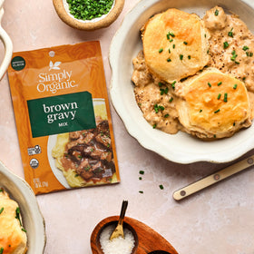 Onion and mushroom flavors in Simply Organic Brown Gravy Mix.