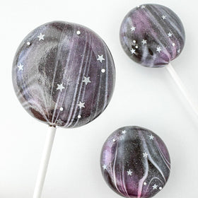 Simply Sucré glitter stars in a drink for shimmering, dye-free garnish