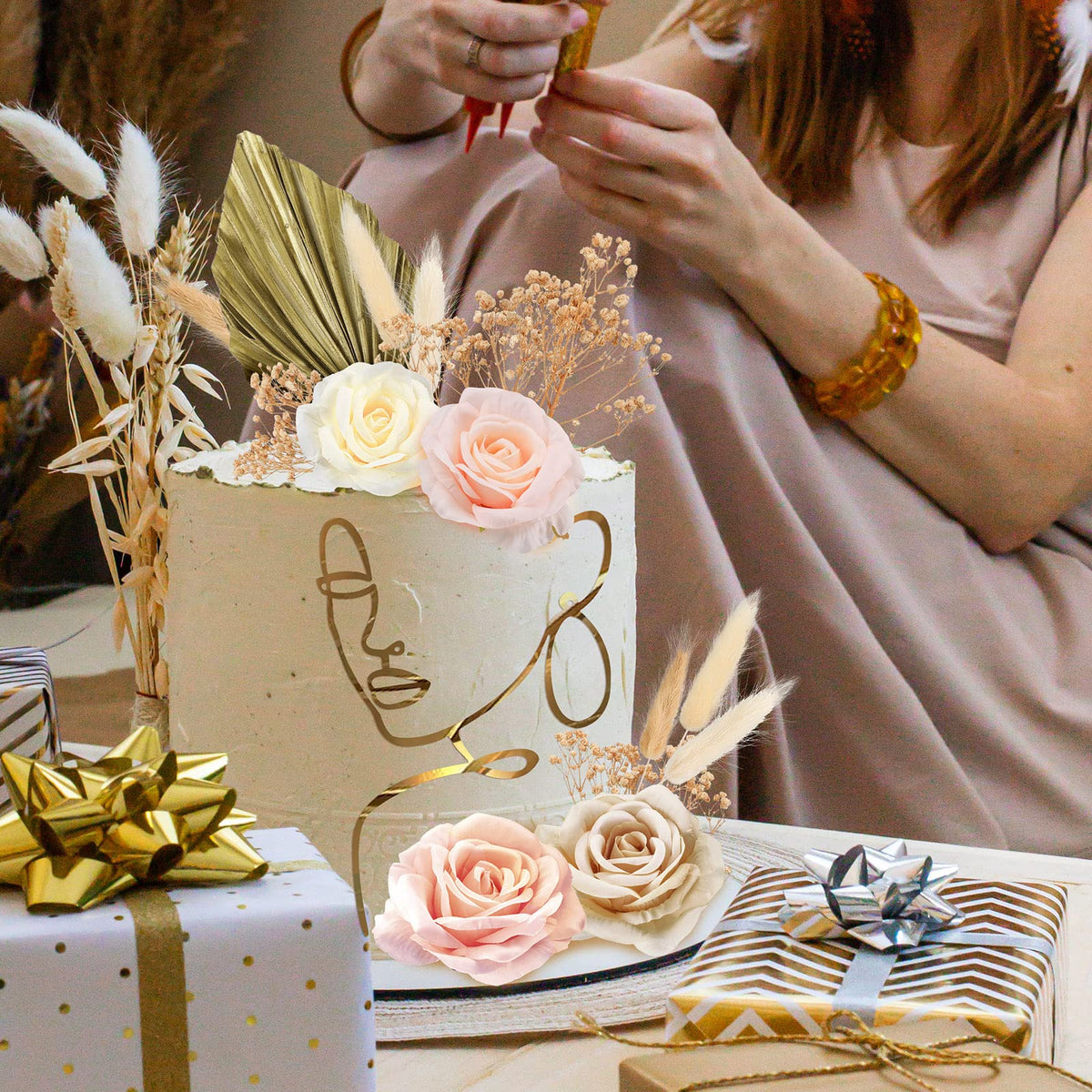 Sinmoe dried bouquet piece complements rustic cake and dessert platters