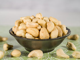 Smarty Stop raw cashews in a bowl for quick, satisfying snacking.