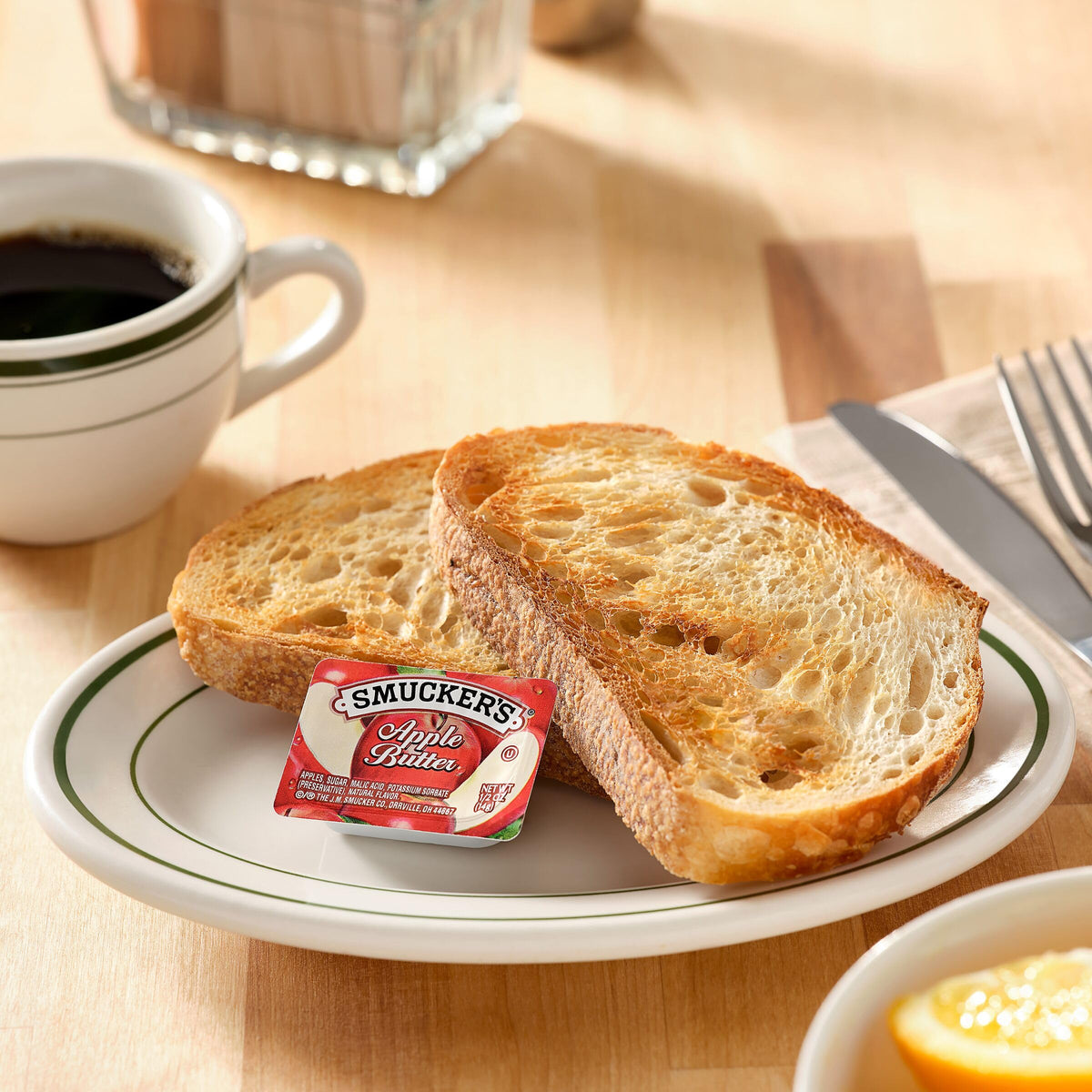 Smucker's traceability labels on each cup ensure clear product information.