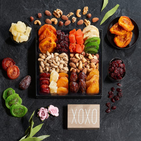 Snackberry kosher gift box with elegant lid adds sophistication to tables.