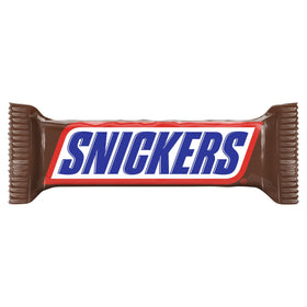 Snickers chocolate bar with caramel and roasted peanuts, perfect on-the-go snack.