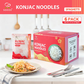 Soeos Organic Konjac Noodles in a pan, perfect for versatile sauces and vegetables.