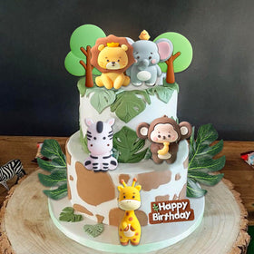 SONICEBUY Safari Giraffe cake topper brings whimsical height to kid's cake celebrations.