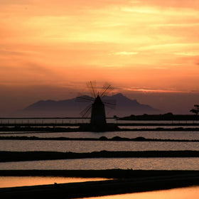 SOSALT Dal Mare di Trapani sun-evaporated crystals provide natural mineral notes.