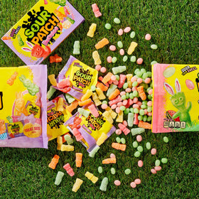 Party favors setup featuring bunny-shaped candies for celebrations.