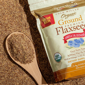 Spectrum Essentials ground flaxseed scoop highlights nutty flavor ideal for smoothies