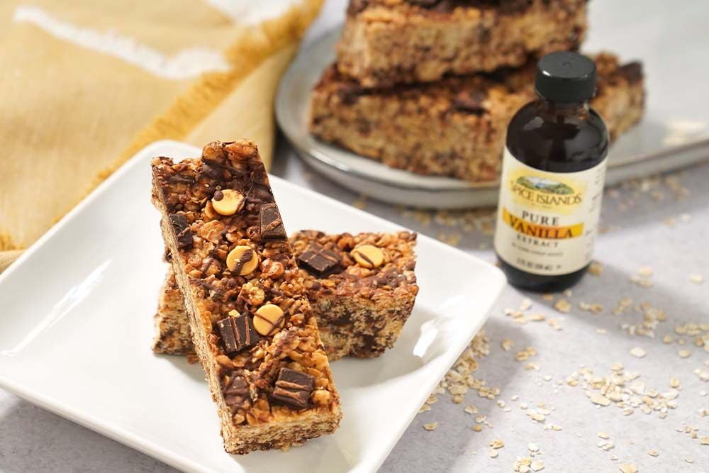 Spice Islands Vanilla cake image, enriches desserts with rich vanilla aroma.