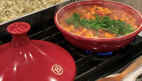 SPICE + LEAF Ras El Hanout spice scoop demonstrates measured seasoning for consistent results.