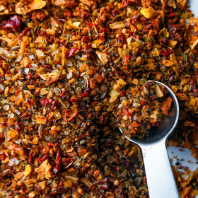 Spiceology Derek Wolf Gaucho Steakhouse Rub grinding action demonstrates fresh grind potential