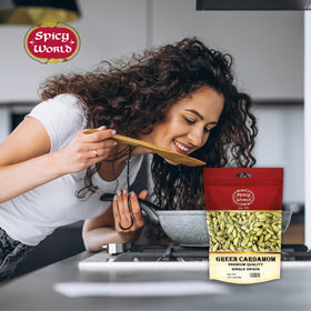 Baking-ready spice with cardamom pods for desserts and pastries.