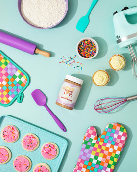 Spread The Love jar label highlights no added sugar or salt for clean snacking.