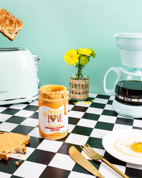 Spread The Love NAKED CRUNCH dry-roasted peanuts aroma enriches snack time.
