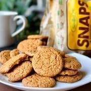 Stauffer's Lemon Snaps dessert-plate-display brightens any spread.