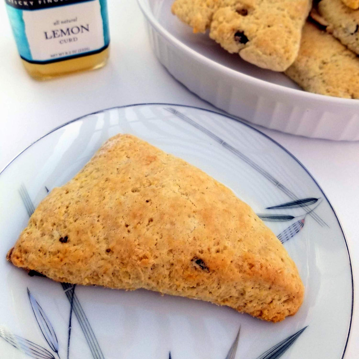 Close-up of kosher label on Sticky Fingers scone mix ingredients.
