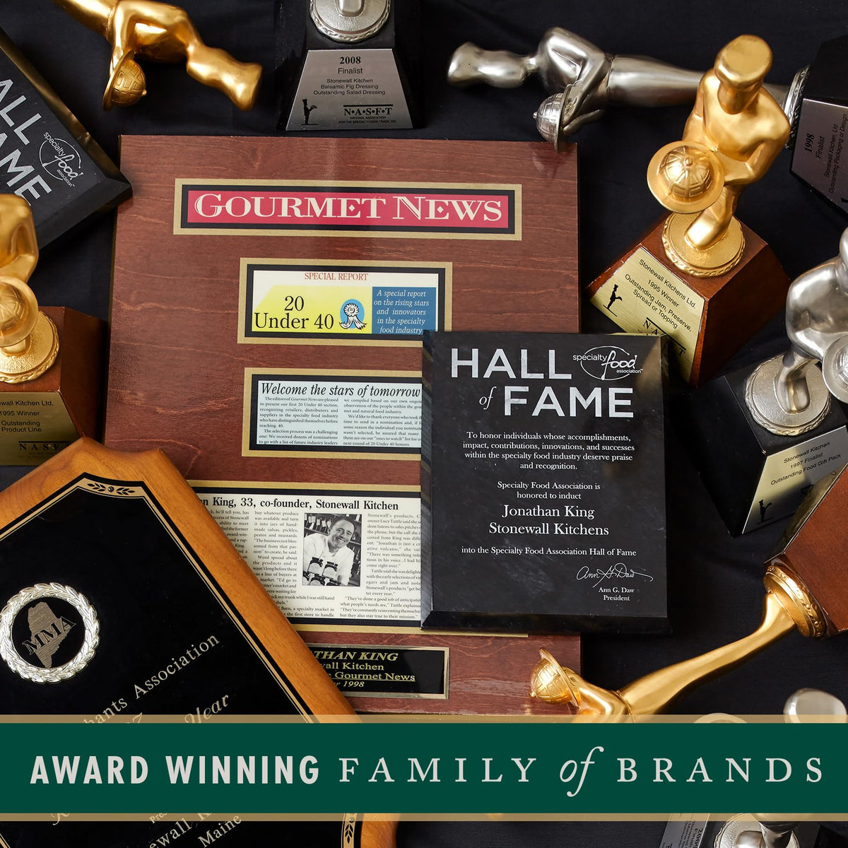 Stonewall Kitchen Garlic Parmesan Dipping Oil jar closeup with glossy finish for flavor.
