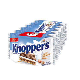 Storck Knoppers wafer slices close-up highlighting crisp layers.