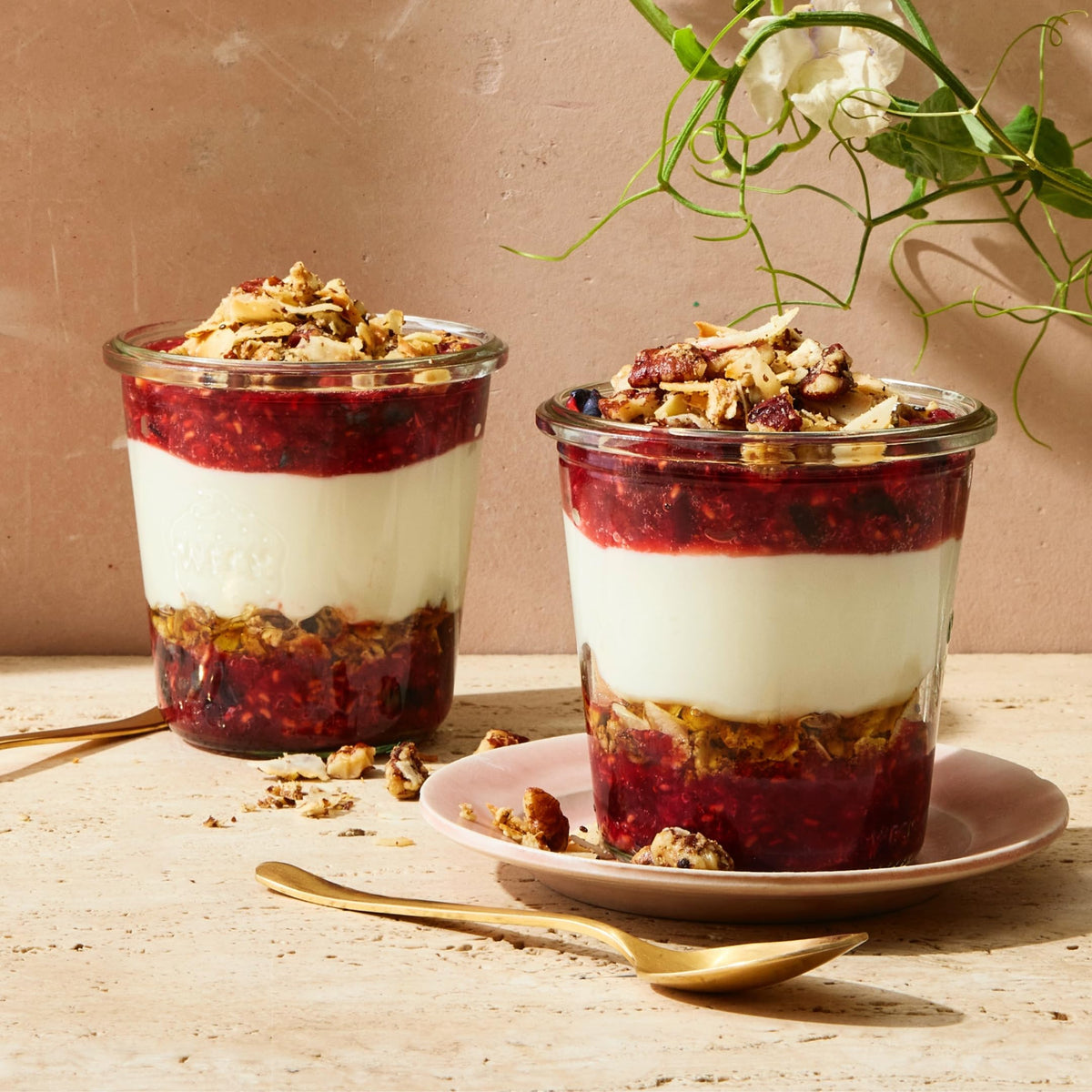 Struesli Original Granola golden flax meal texture in bowl