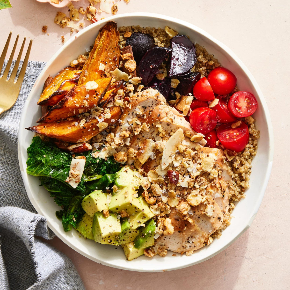 Struesli Smoothie bowl with Struesli mix for a nutritious boost