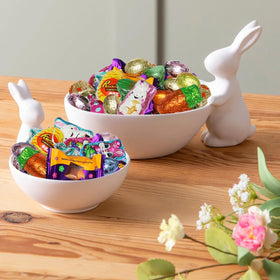 Sugaridge Easter party table centerpiece with colorful chocolates