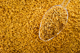 Sweet Eva's sparkling gold sprinkles on sundaes for a premium touch