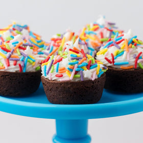 Sweets Indeed Resealable packaging keeps sprinkles fresh.
