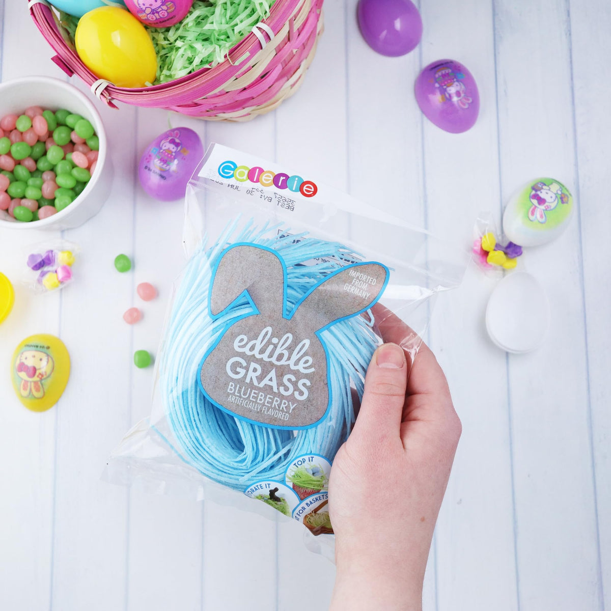 Sweetzo grass being used by kids to decorate treats.