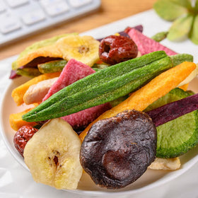 SXET freeze-dried chips close-up highlighting crisp, airy texture ideal for on-the-go snacking.