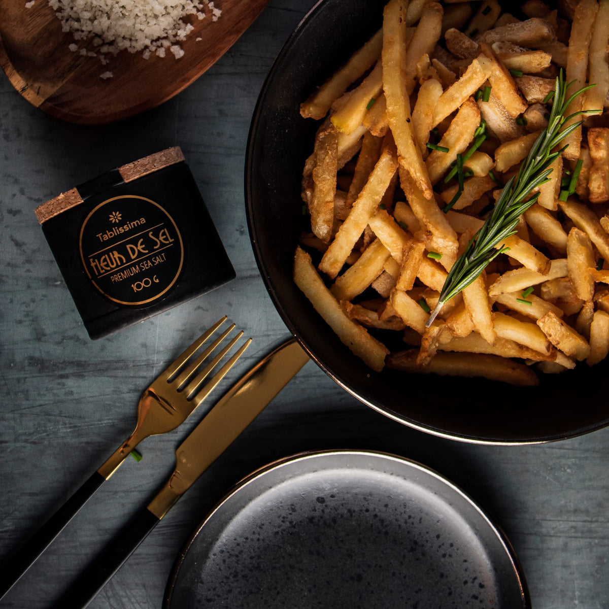 Tablissima Premium cork box enhances kitchen presentation and storage.