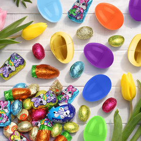 Taboom Easter party favors featuring fillable eggs ready for stuffing.