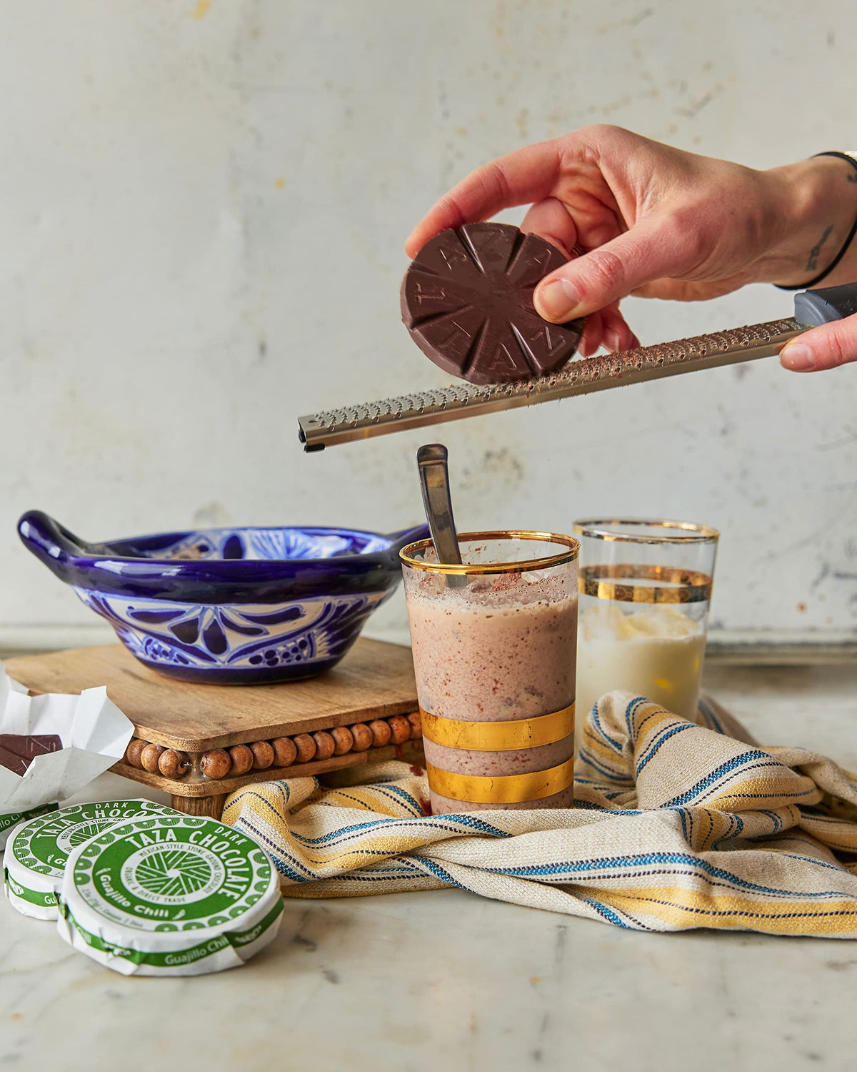 Taza Mexicano Disc 85% displayed in a cozy kitchen setup.