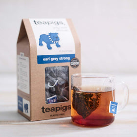Brewing moment shows bergamot aroma rising from Teapigs strong blend.