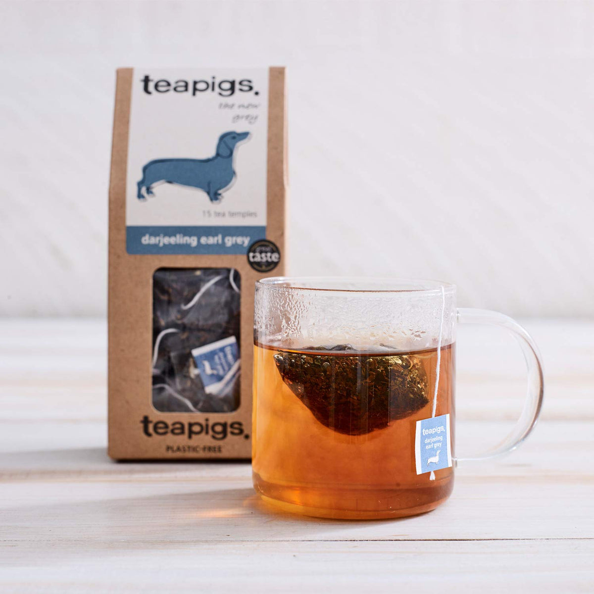 Teapigs Darjeeling Earl Grey cup pouring, capturing fragrant citrus aroma