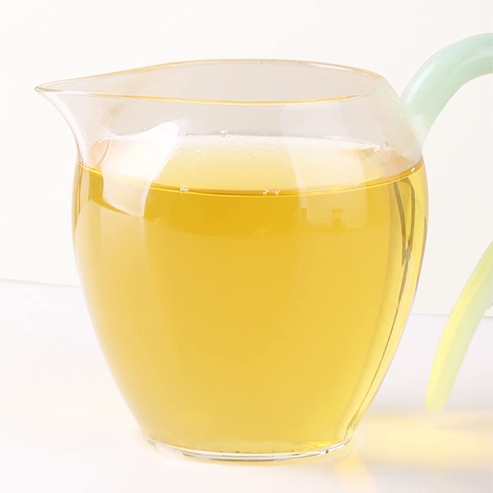 TEARELAE hand-picking process shows tender shoots and soft stems enhancing flavor.