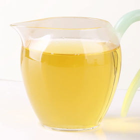 TEARELAE hand-picking process shows tender shoots and soft stems enhancing flavor.