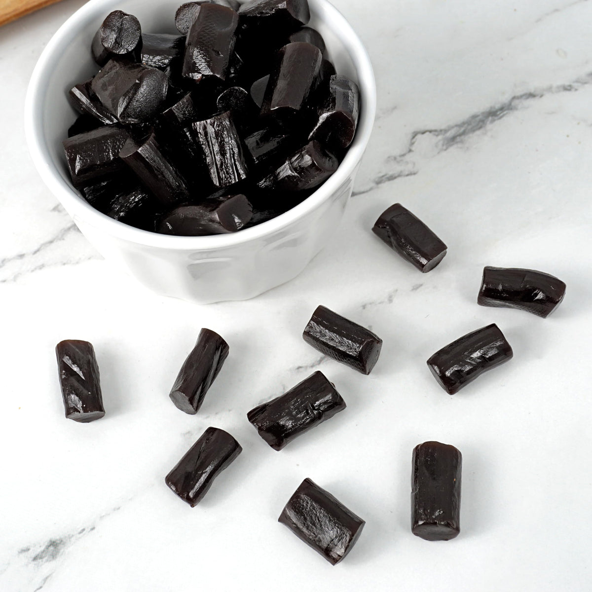 Serving idea image with Finnska licorice for parties and celebrations.